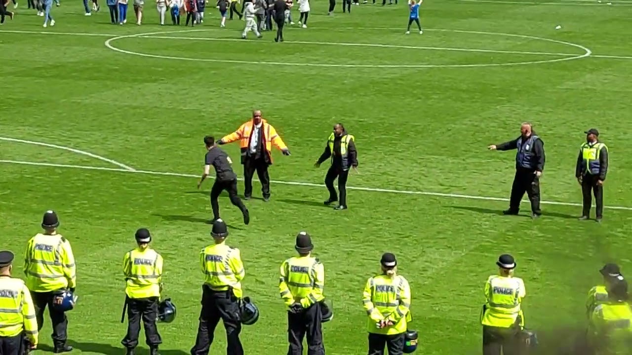 Birmingham City relegated, last few minutes to final whistle + pitch invasion v Norwich City 4/5/24