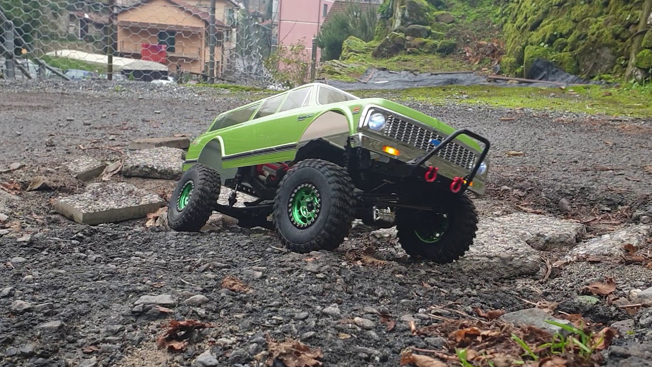 Vaterra rc Chevy Suburban cliffanger