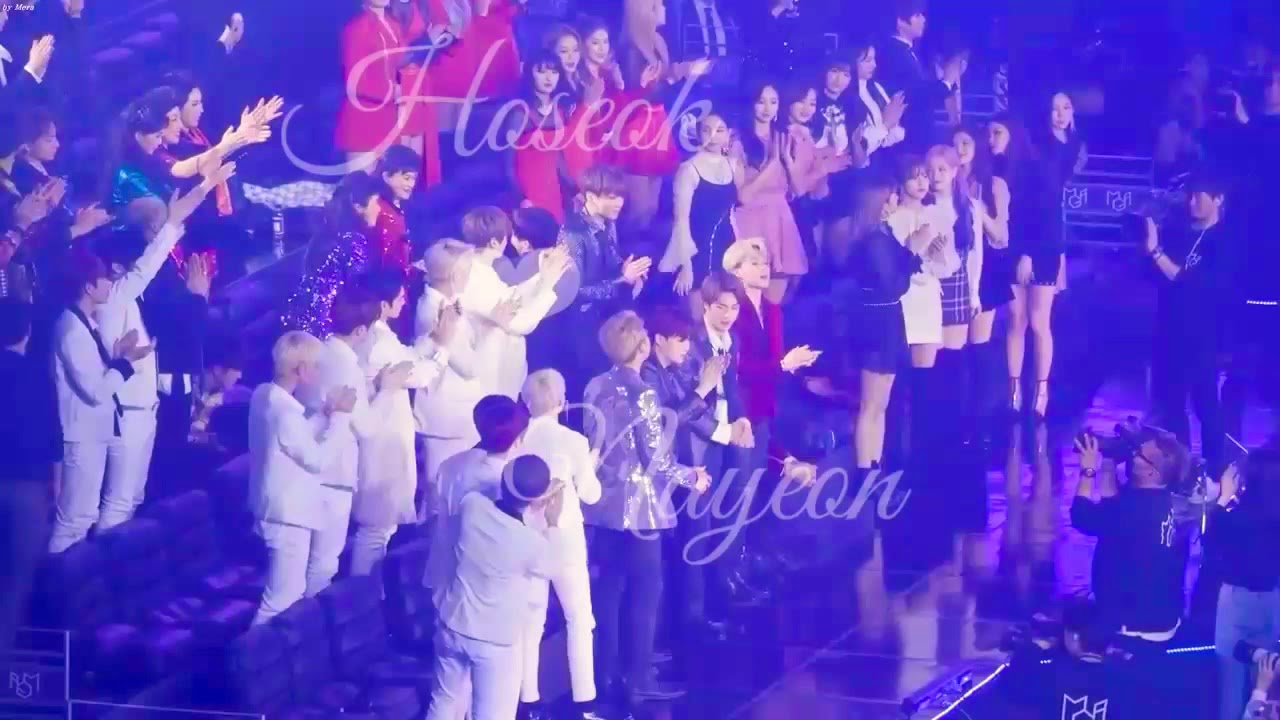 Jhope bts   Nayeon twice ❤HOYEON❤ moments g.m.a 6/11/18
