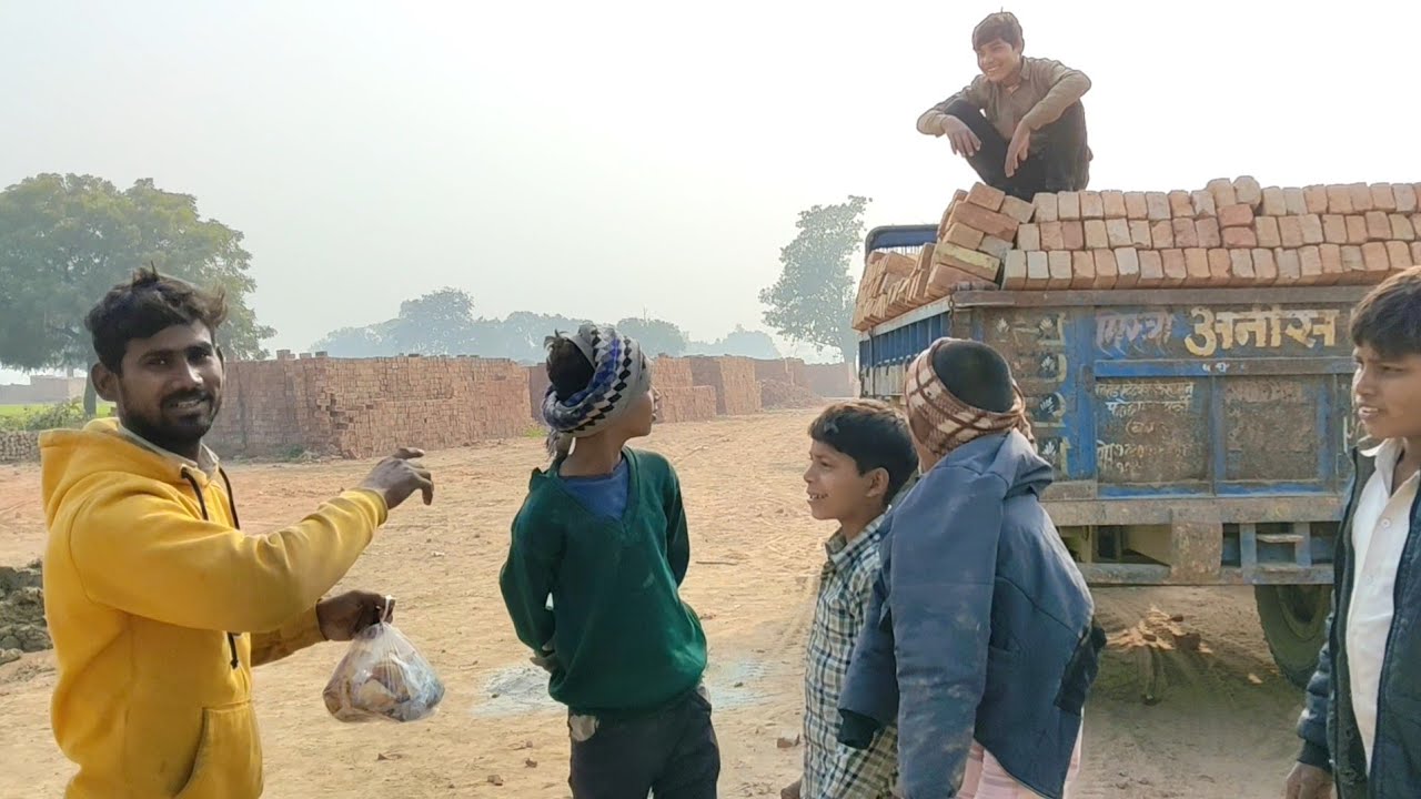 Aaj Bhatta Par Kam Karne Vale Ladkon Ko Samosa Khilaye , Bhatta Ki Location Dekho 😱