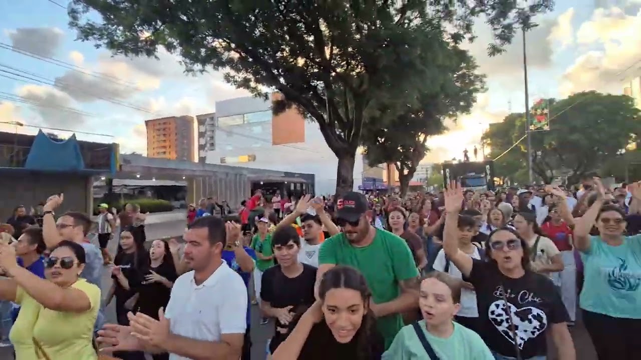 Uma tarde ensolarada na Marcha pra Jesus 2025 em João Pessoa