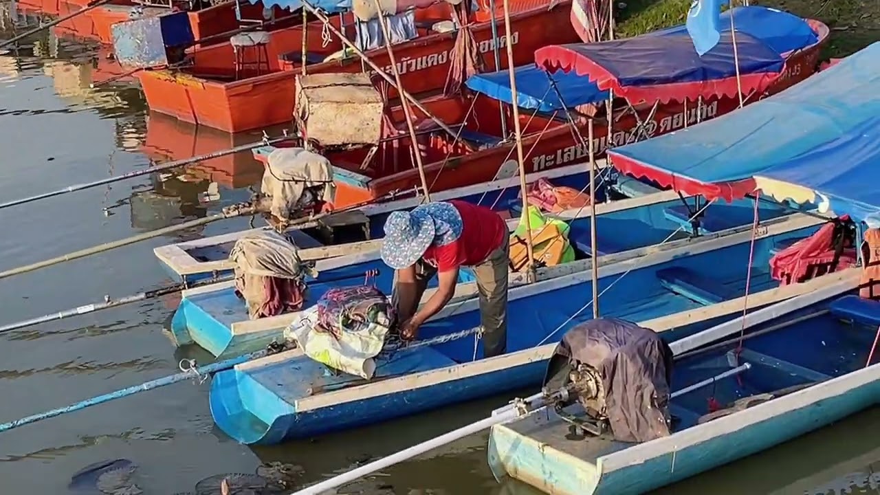 บรรยากาศตอนเย็นทะเลบัวแดงท่าเรือดอนคง จ.อุดรธานี