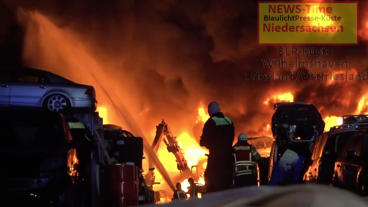 Schrottplatz in Flammen: Großeinsatz für die Feuerwehr in Hatten