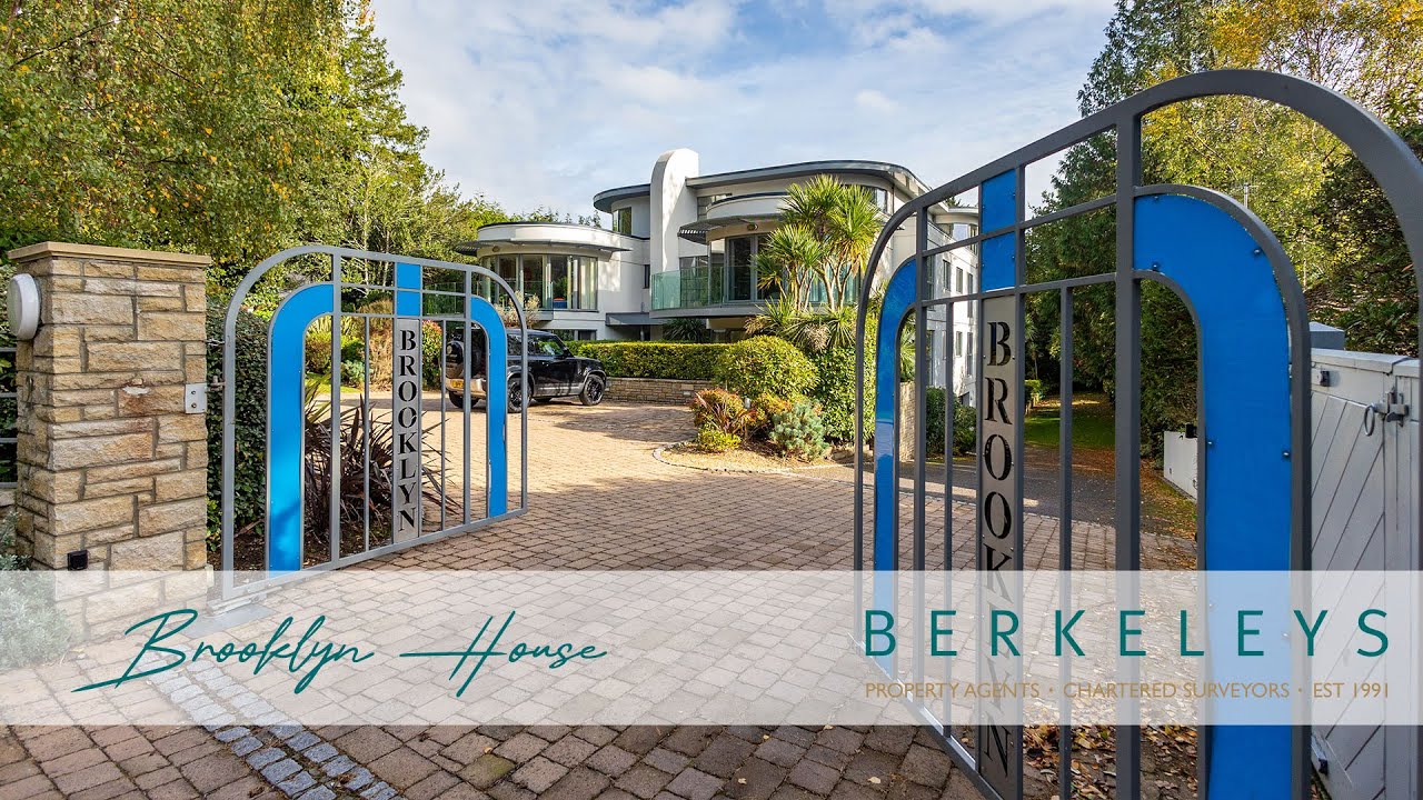 Brooklyn House, BH14: Stylish, modern apartment in a great location!