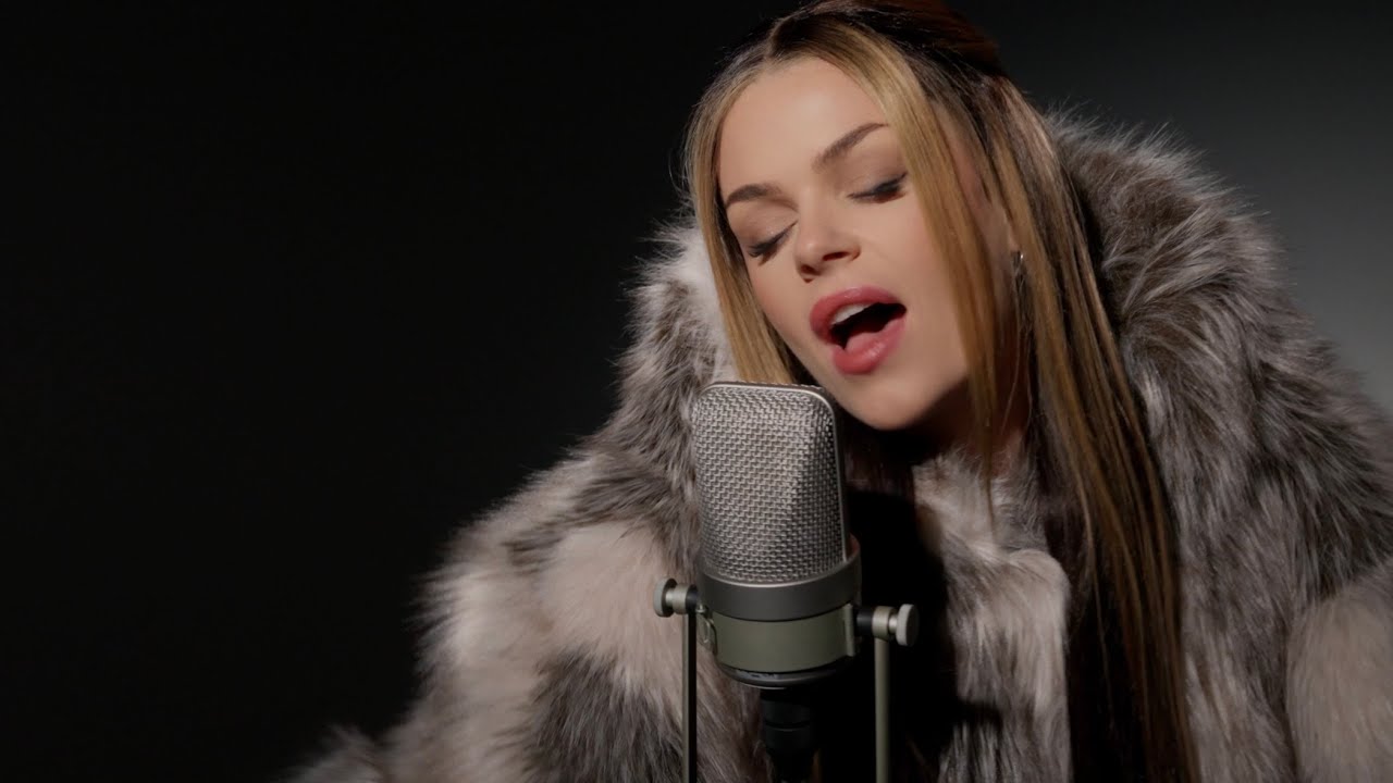 Mariah Carey - All I Want For Christmas Is You (Cover by Davina Michelle)