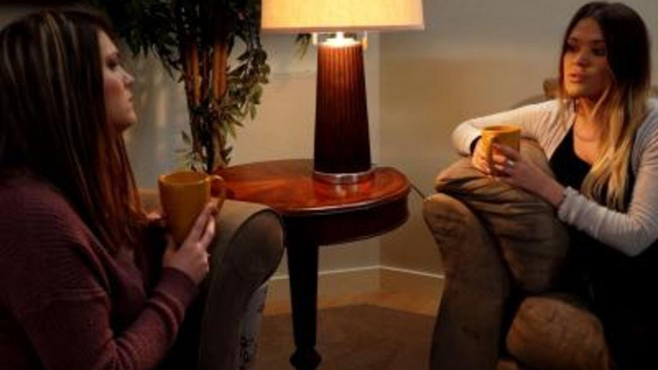 Sisters Claim Mom Abandoned Them As Teens In House Filled With Garbage And No Running Water Or El…