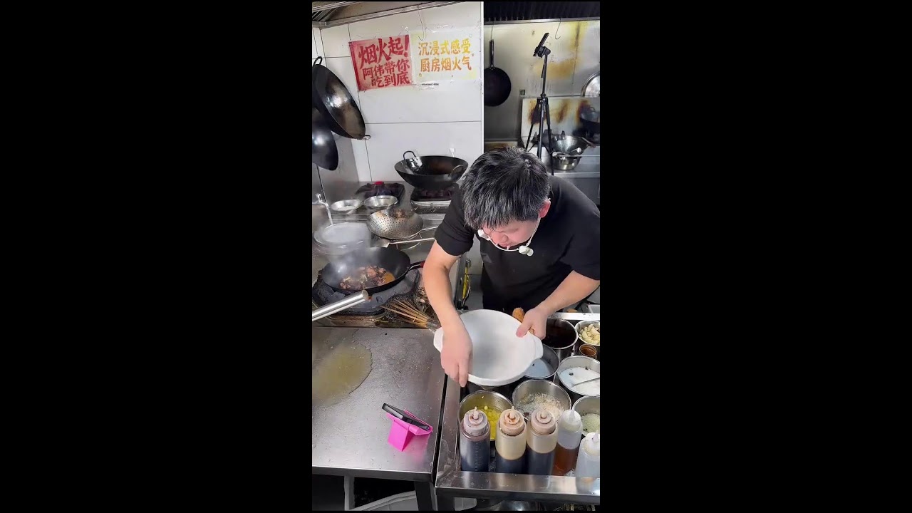 Chinese Restaurant Kitchen | Third-Person View of Stir-Fry Prep | Ambient Sounds