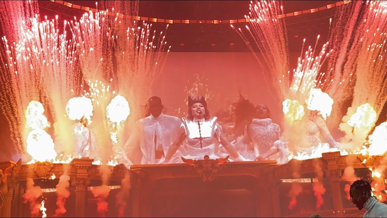 Lady Gaga “Bad Romance” LIVE FRONT ROW @ The Mayhem Ball Las Vegas 7/19/25