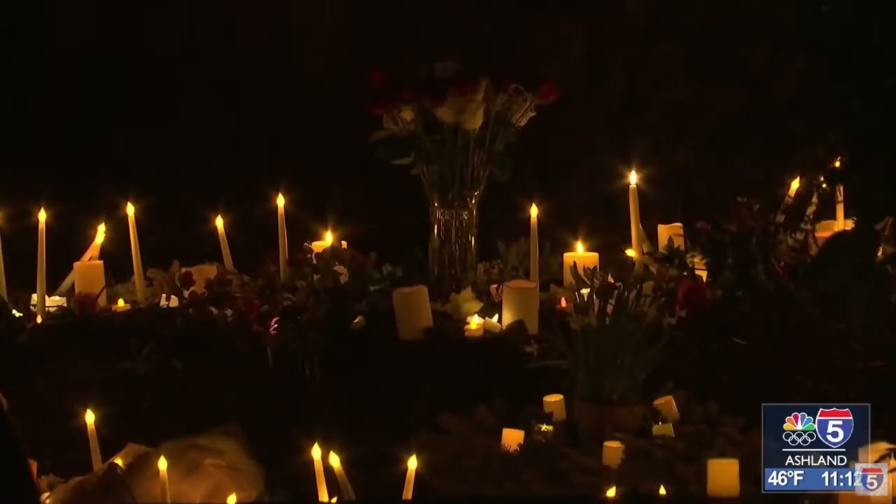 В средней школе Эшленда прошла поминальная церемония в память об учениках, погибших в автомобильн...