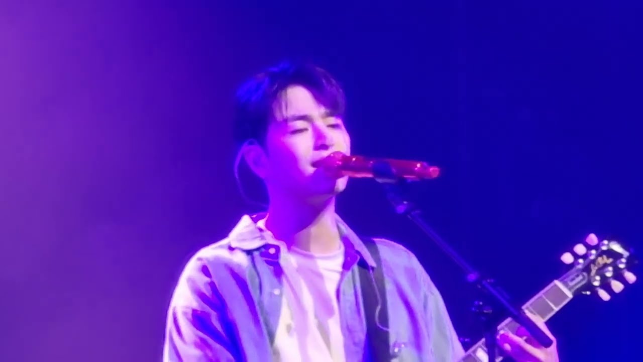 iKON (JU-NE Solo) - Want You Back @ Take Off Tour Paris Fancam [4K]