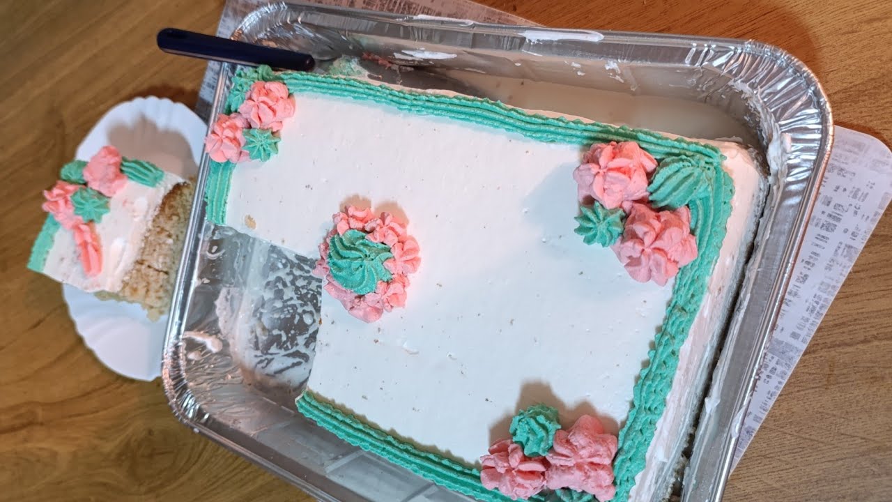 Torta tres leche casera . Homemade tres leches cake