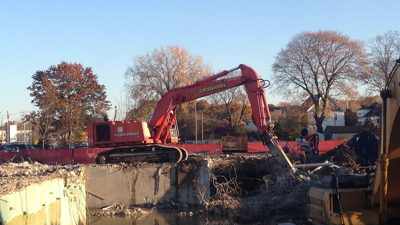 Koehring 6644 Excavator Hammering