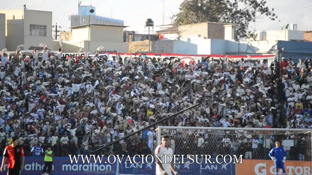 Barras y público del partido Melgar vs Universitario - Fecha 26 - Futbol Peruano 2013- 21/07/2013