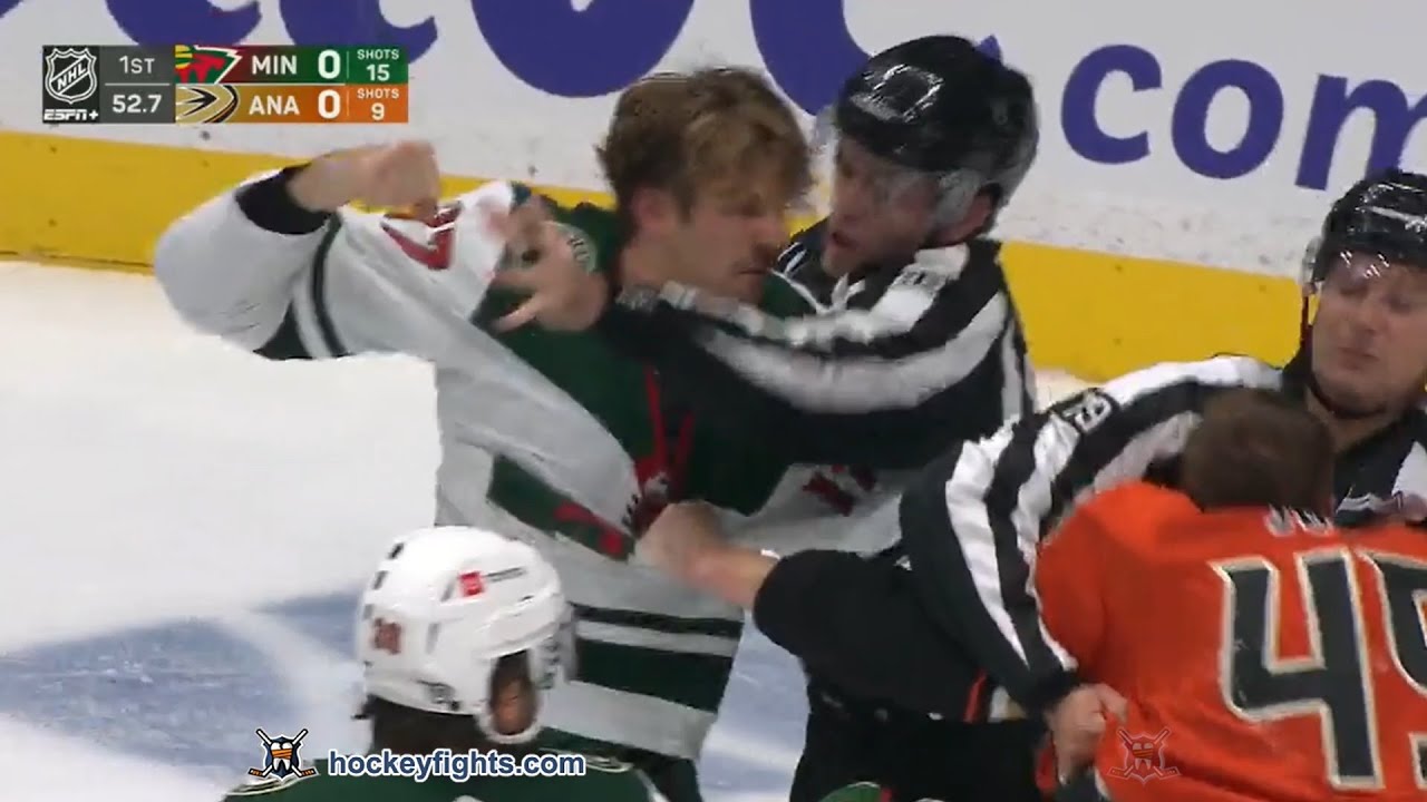 Marcus Foligno vs Max Jones Oct 15, 2021