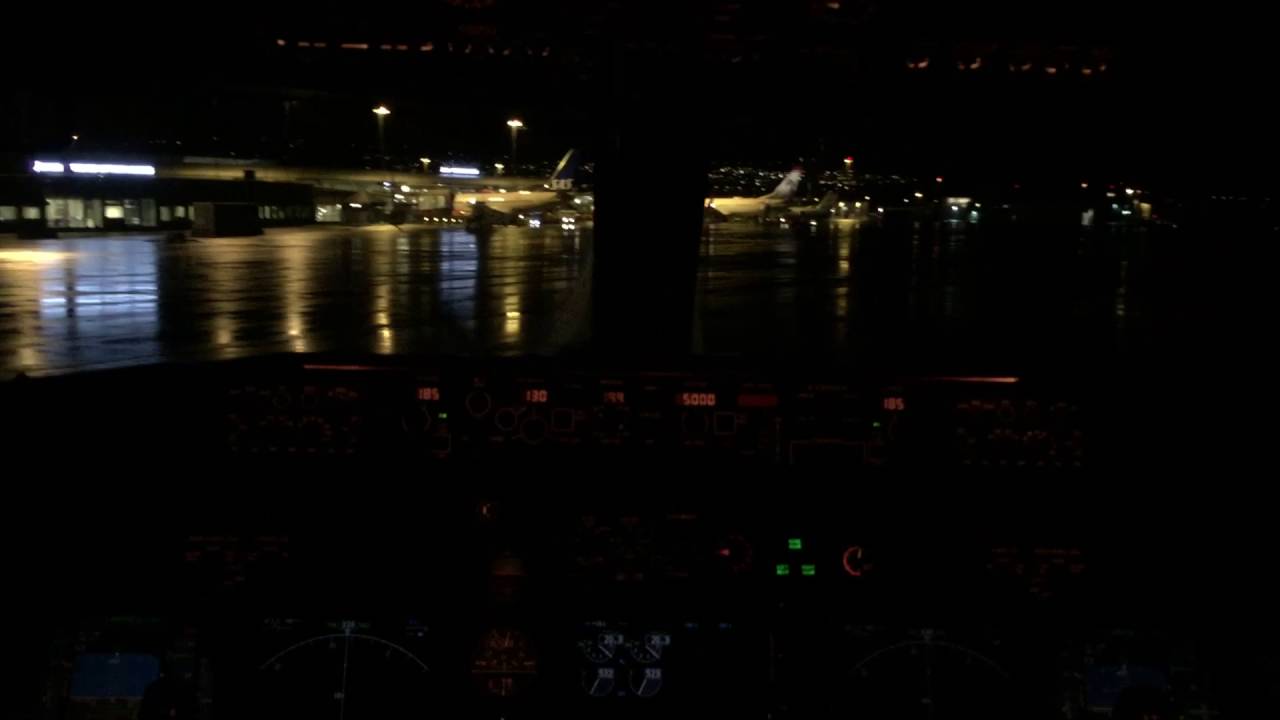 SAS Boeing 737-700 cockpit landing in Tromsø