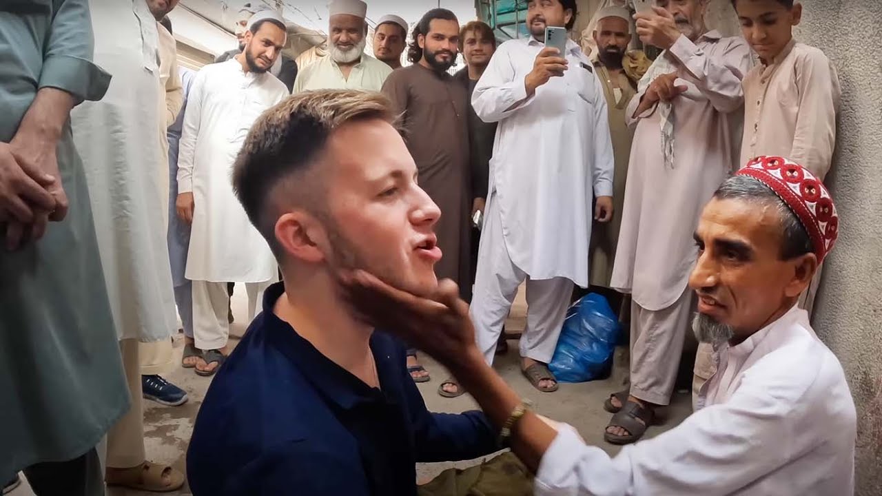 0,25 $ ЭКСТРЕМАЛЬНОЕ уличное бритье в Пакистане 🇵🇰