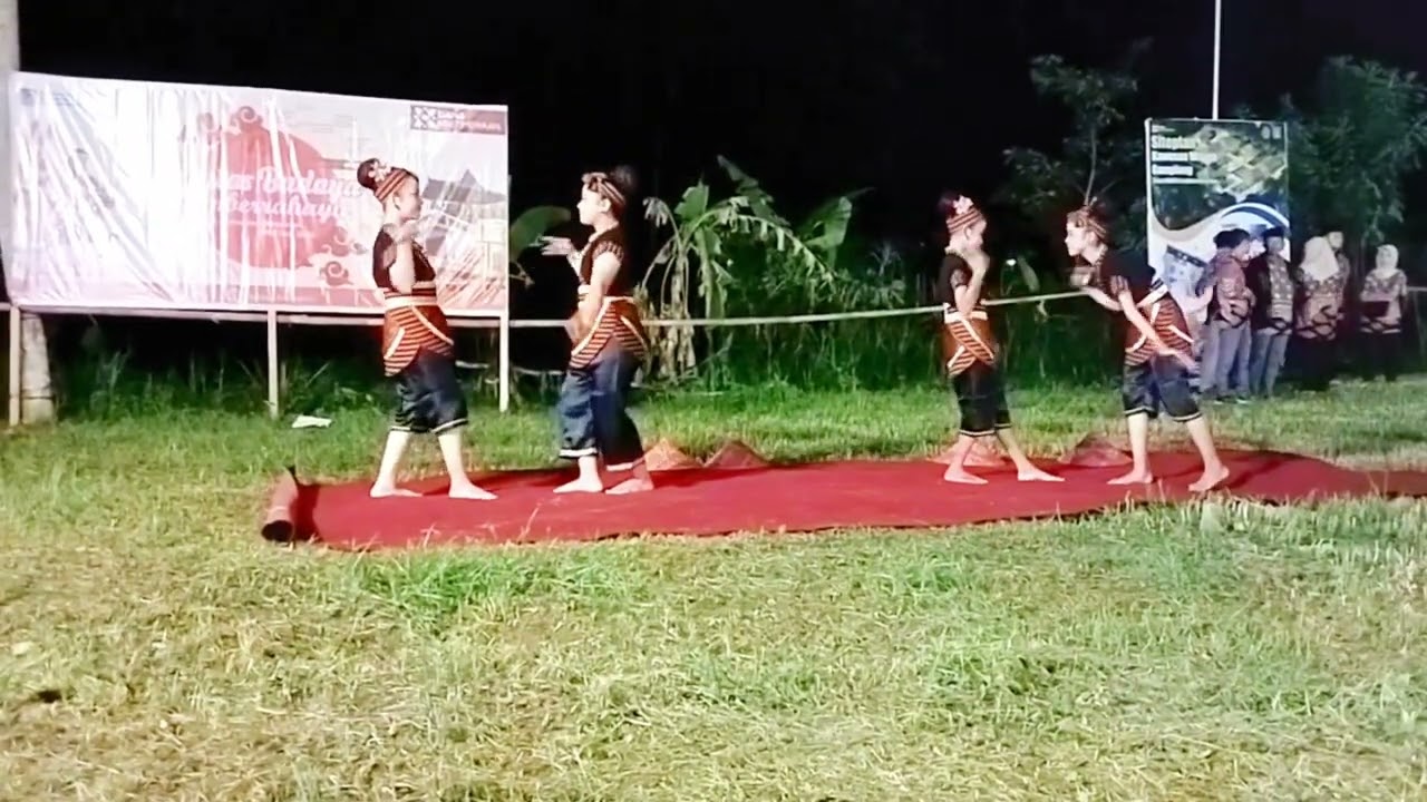 Tari Caping Ayu dalam rangka Festival Budaya di Gamplong 1 Sumberrahayu Moyudan