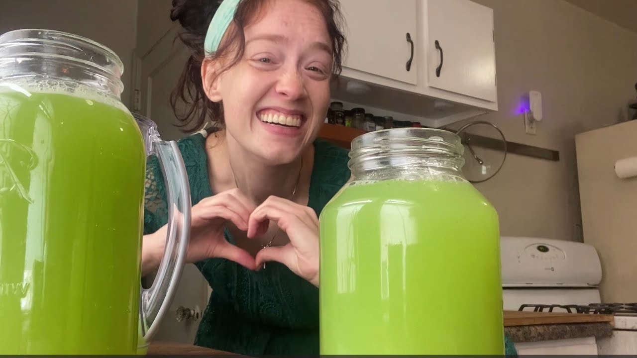 MAKE GREEN JUICE WITH ME!!🌱💚🍏 | Soul Fam VLOG