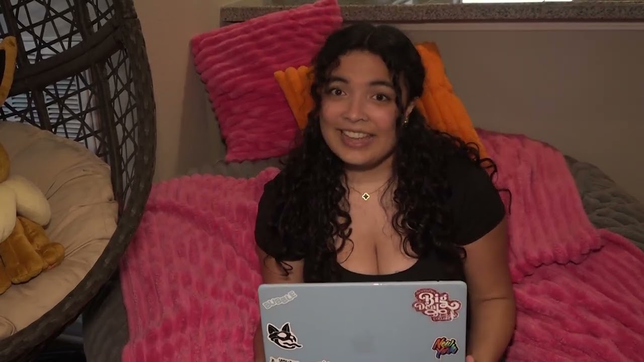 HOW TO FANGIRL