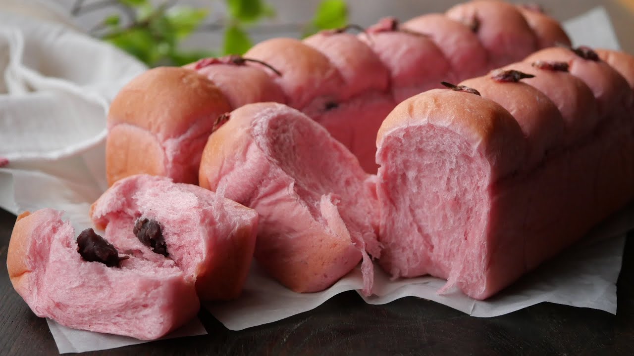 ほんのり甘い粒あんを包んだ桜ちぎりパン | Soft and Fluffy Cherry Bossom Bread