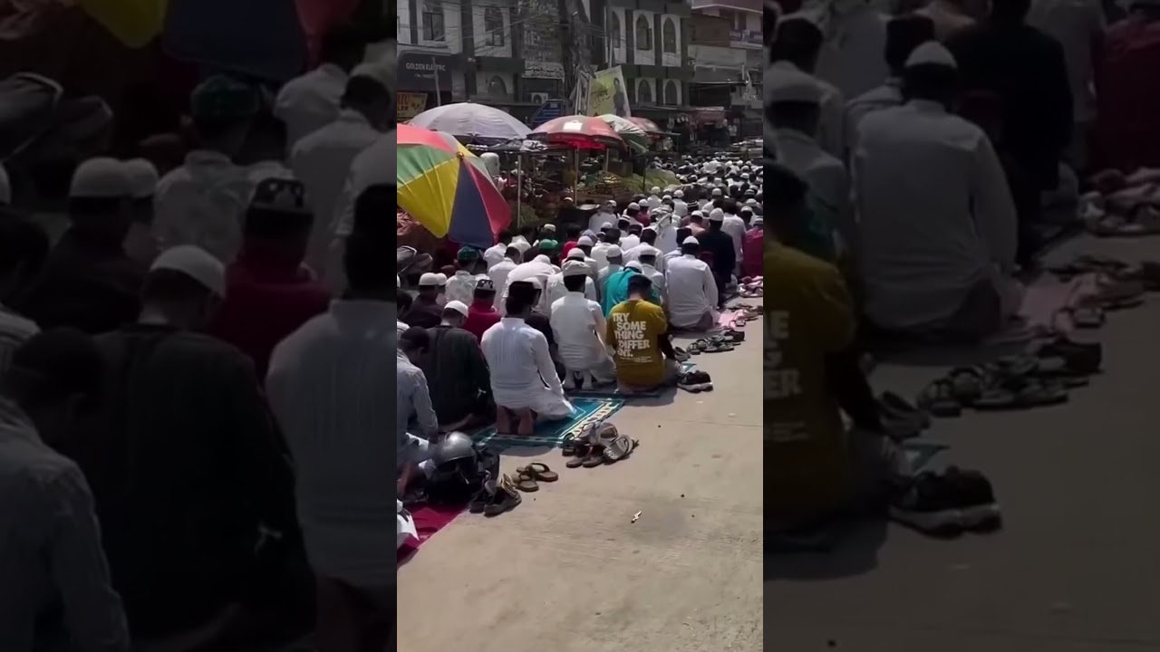Road pe namaz Ada ki fir kya huaa 🥲 || #shorts #islamic