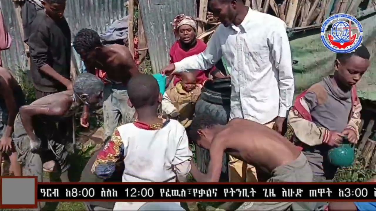 የገና በዓል  ቀን በቤተ ክርስቲያናችን ለአቅመ ደካሞች የተደረገ የአልባሳት ድጋፍና የምሳ ግብዣ ፤ ይህን ድጋፍ ያደረጋችሁልን ቅዱሳን ሁሉ ጌታ ይባርካችሁ።