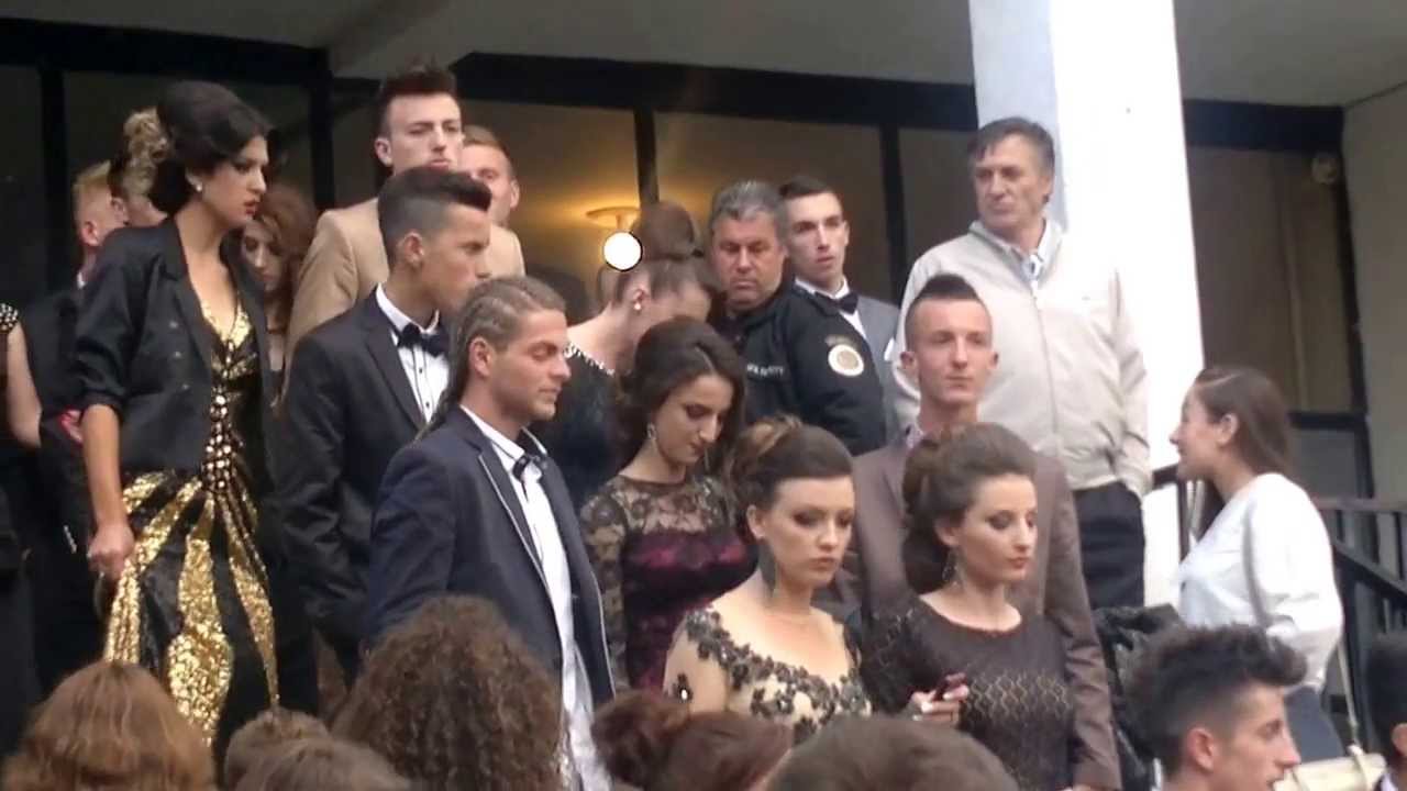 Maturantet e Drenasit 2013 Gjimnazi