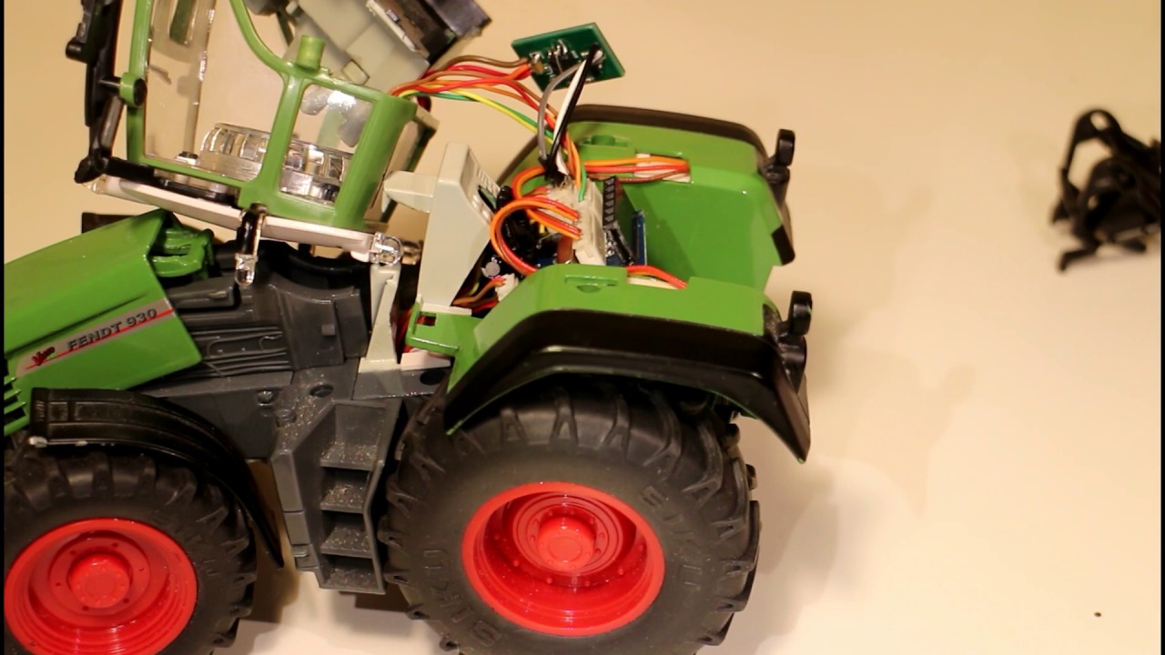 Siku Control 32 Fendt 930 Battery Contact Change