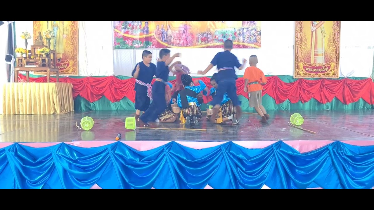 เซิ้งแหย่ไข่มดแดง