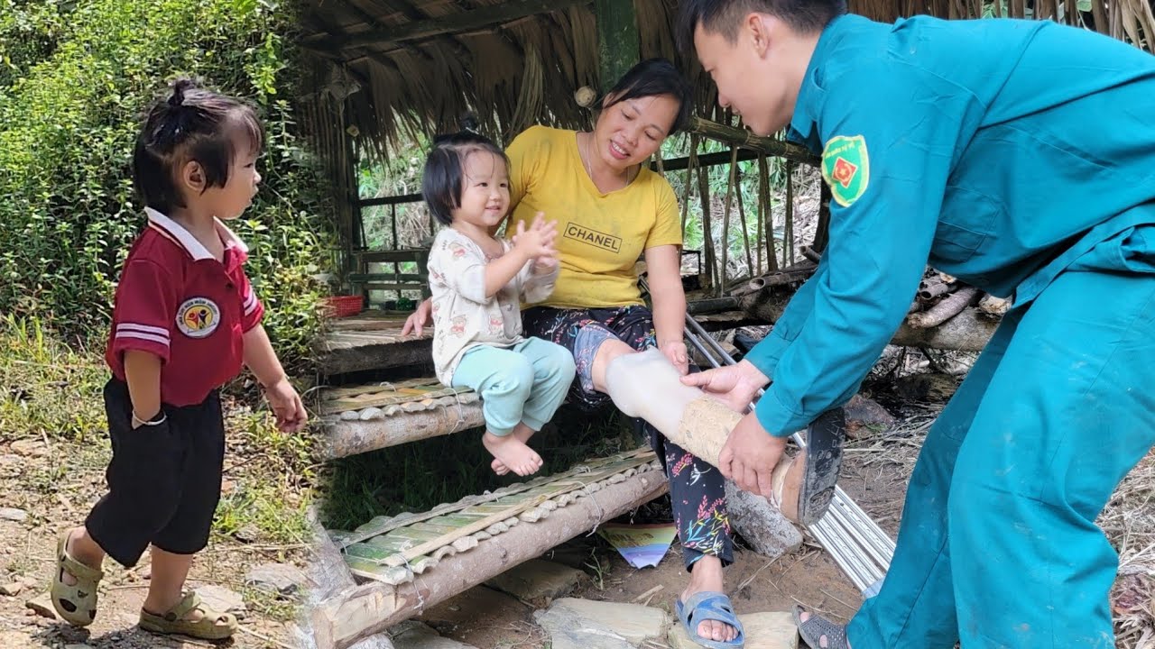 The police and the village chief got the prosthetic leg and gave it to mother and child