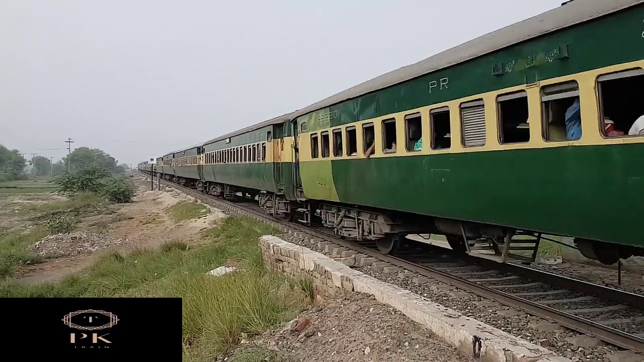 8 2 0 5 Leading 17 Up Millat Express video - Pak Train