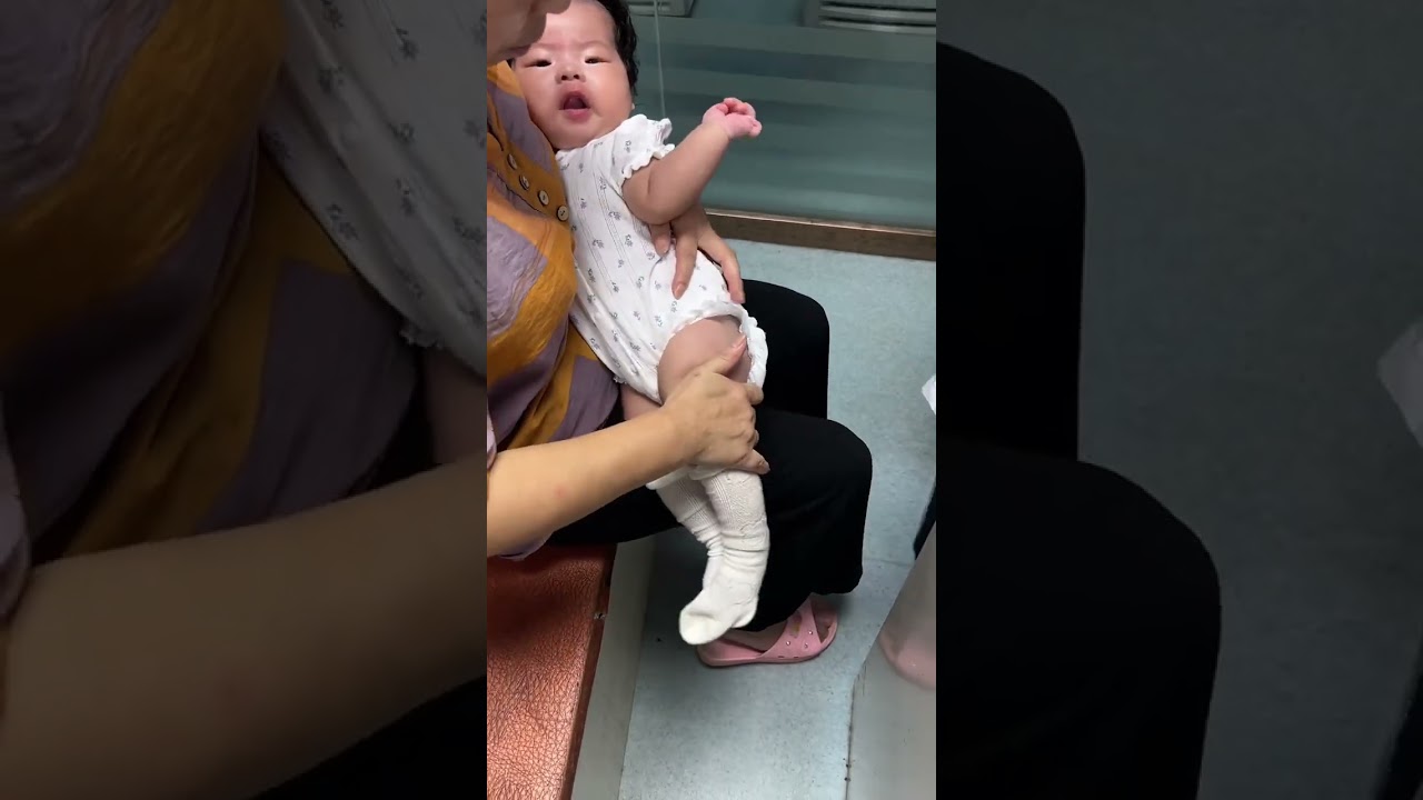 😂💉 Baby&rsquo;s Hilarious Vaccine Reaction | That Face Says Everything! 👶❤️ #shorts #babyab