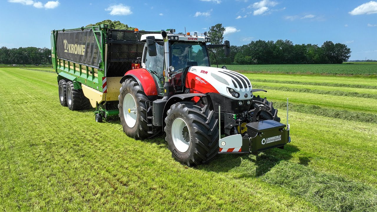 Gras oprapen met Steyr 6220 Absolut CVT + Krone ZX470D | Zandman Beerze