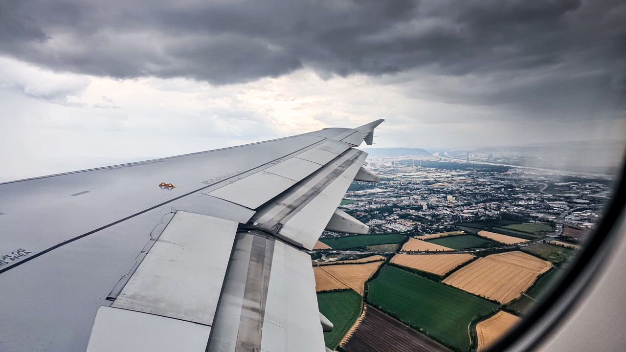 ITA Airways A320 windy summer takeoff from Vienna Airport