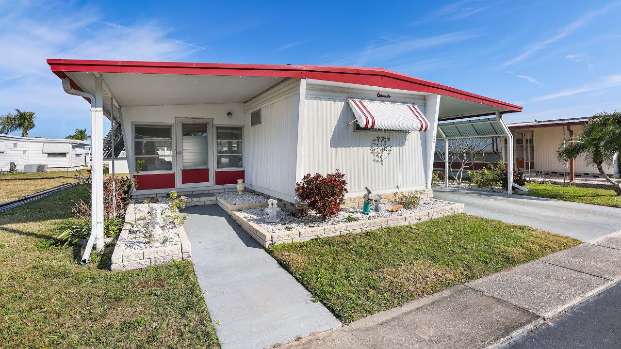 Meticulously Maintained 2 Bed Manufactured Home in Pointe West Largo FL