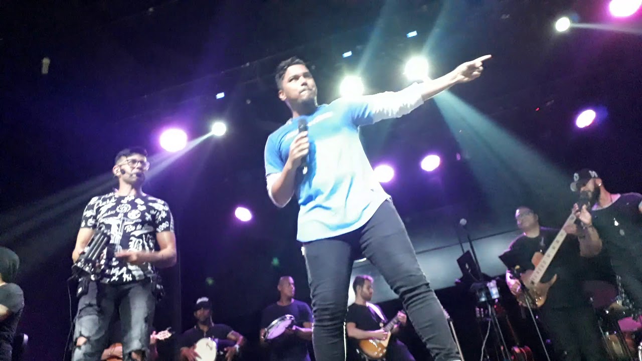 Bruno cardoso brinca com f&atilde;