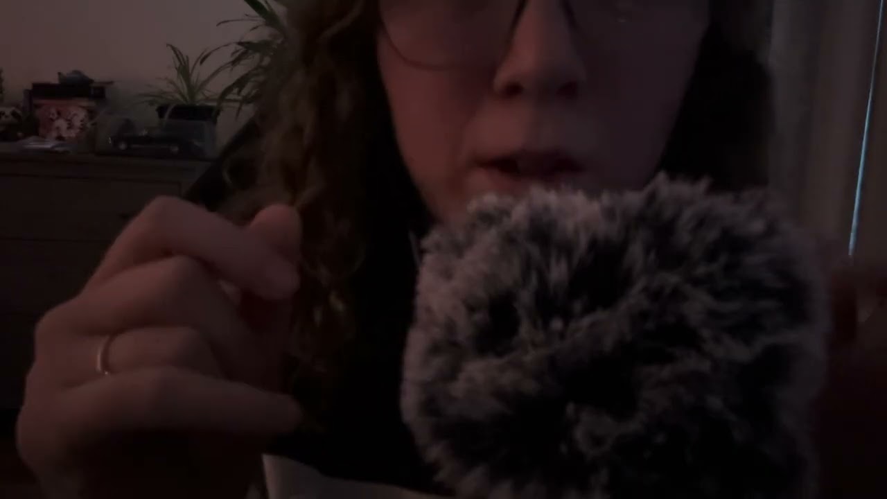 ASMR | Hand sounds and mouths sounds + a little bit of rambling 