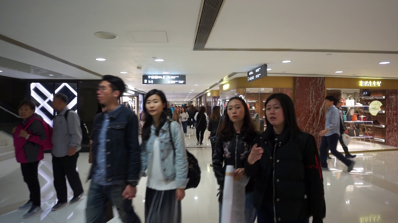 Hong Kong, walking around in Harbour City