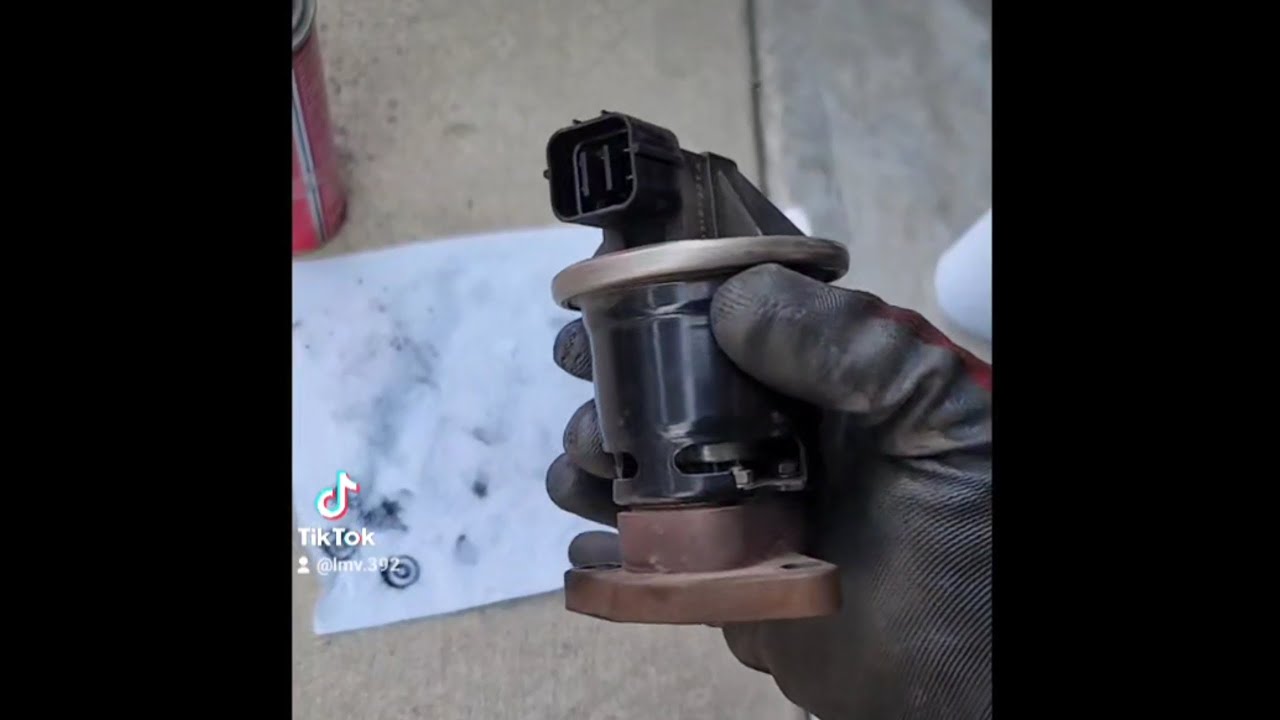 Como limpiar la valvula EGR. ( EGR valve ) en civic 2007 8th generation.