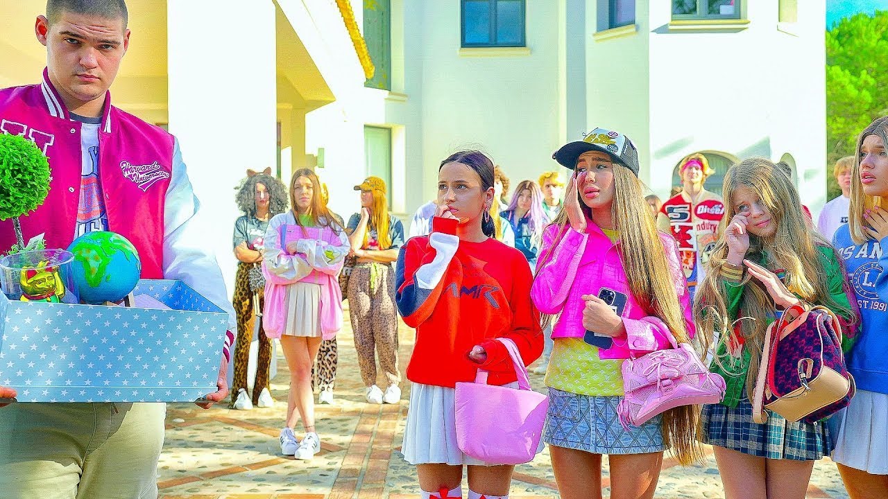 PROFESORIUS MIKE PALIEKA BUNNY AKADEMIJĄ! Diana rūpinasi probleminiais paaugliais!