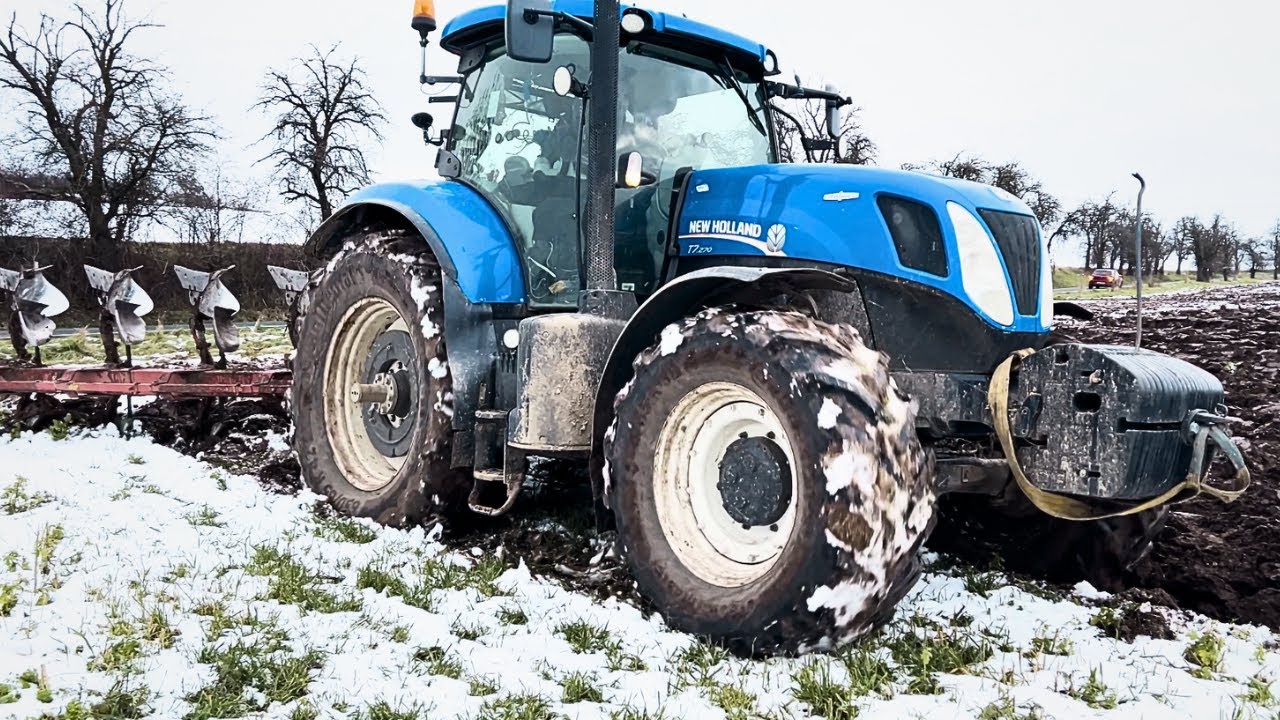 👉 WINTER BATTLE! ❄️ New Holland T7 vs. SNOW & MUD