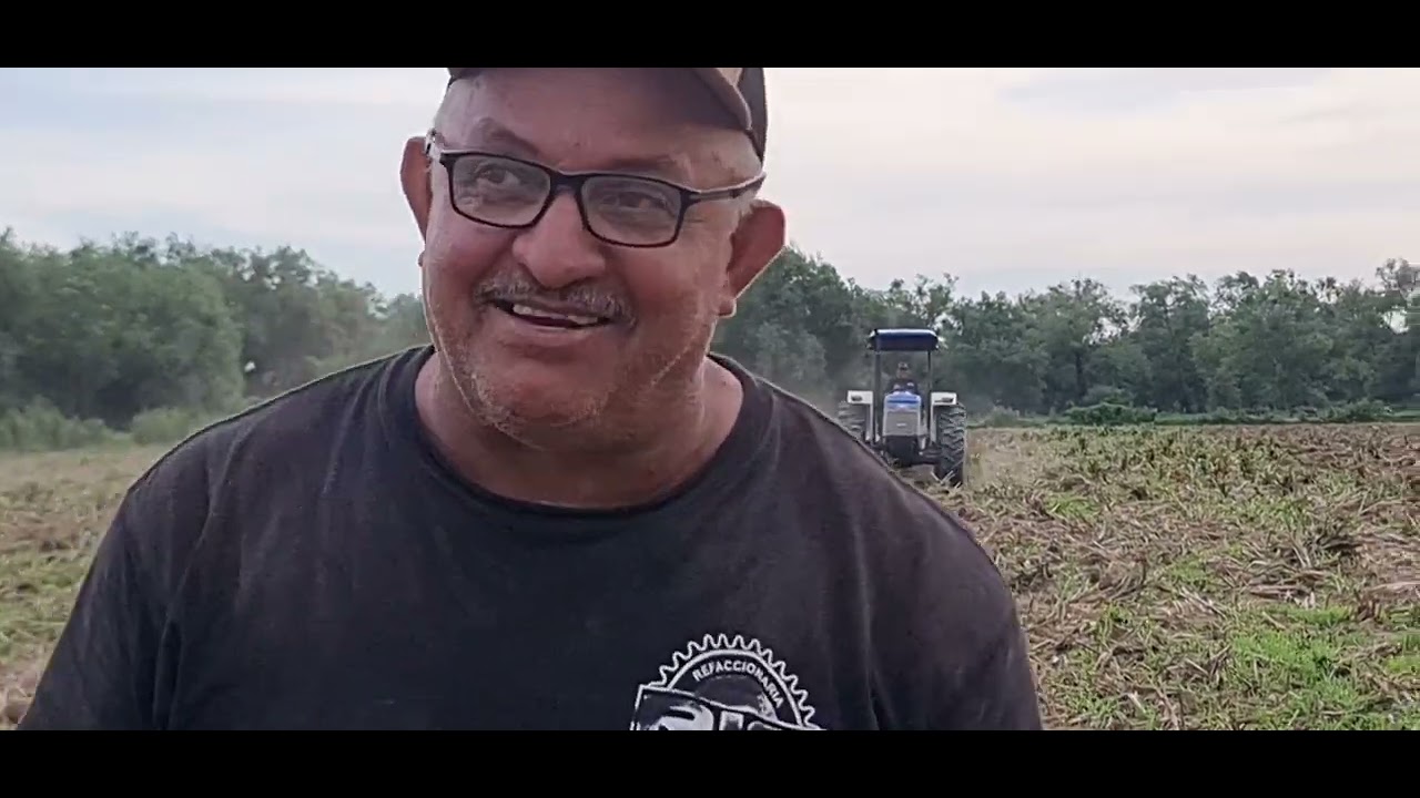 marisquero de operador de tractor, aprendiendo a rastrear.