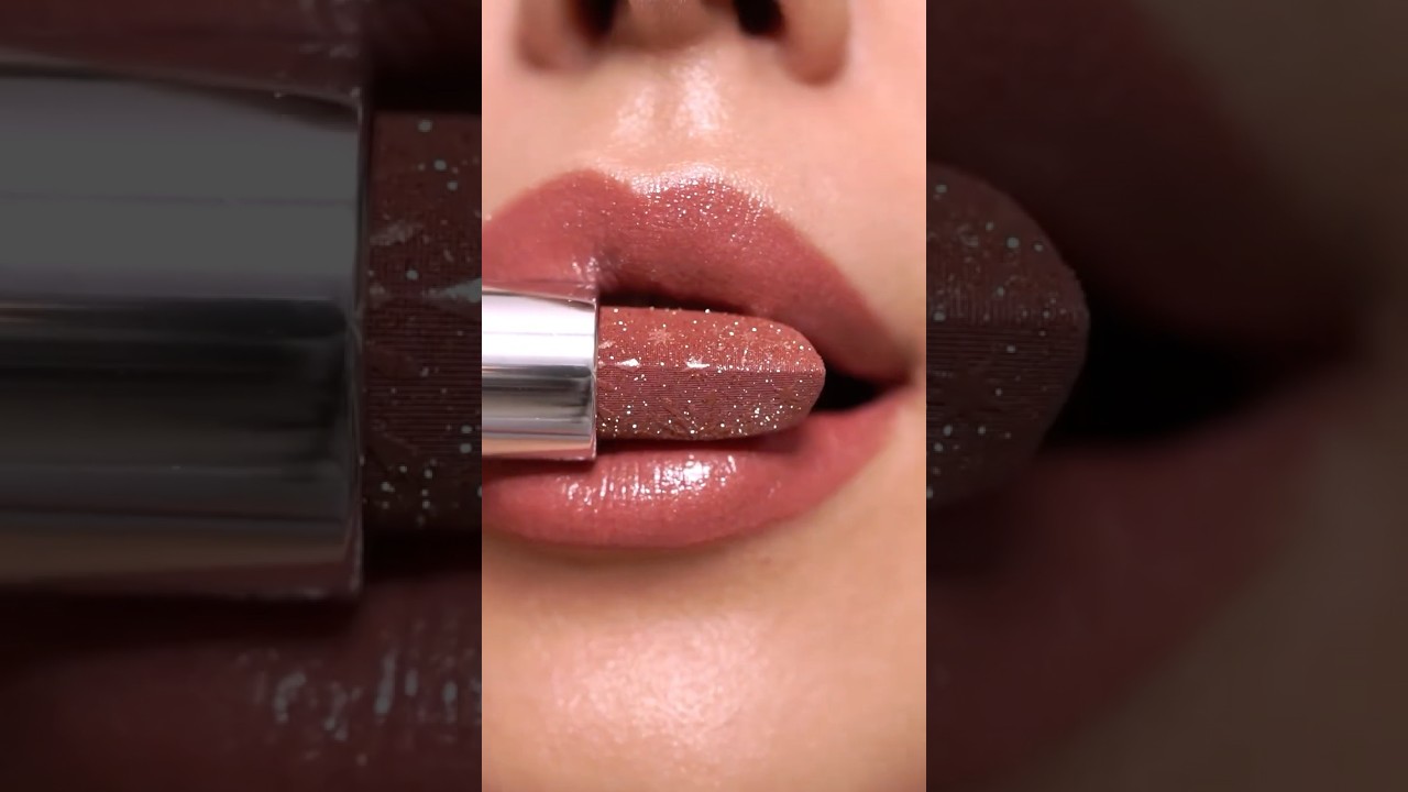 KIKO Milano - Snow Kissed Holiday - Daniela's Lip Look with the Sparkly Peaks Lipstick
