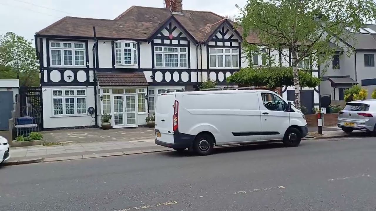 London walk Mill Hill East to Hendon Central