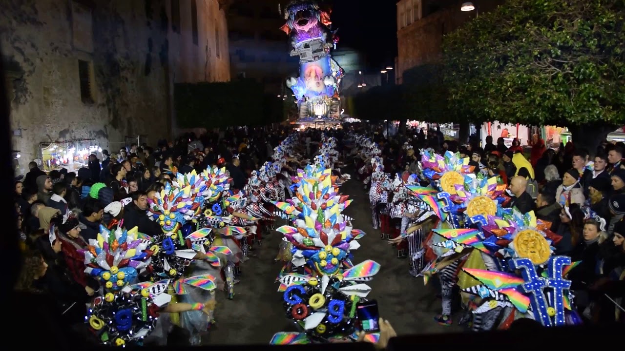 Presentazione in strada del gruppo: La bufala non è vero ma ci credo!