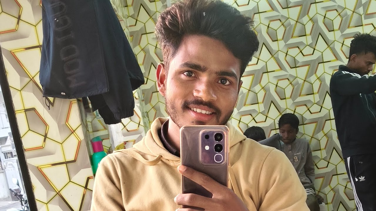 अंकुल राव आज बाल कटवा लिए