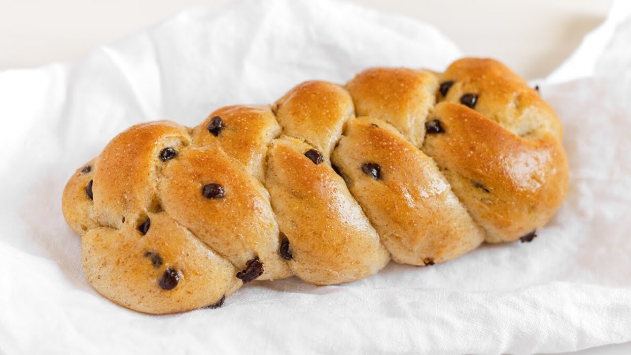 VEGAN CHOCOLATE CHIP BRIOCHE - soft and fluffy