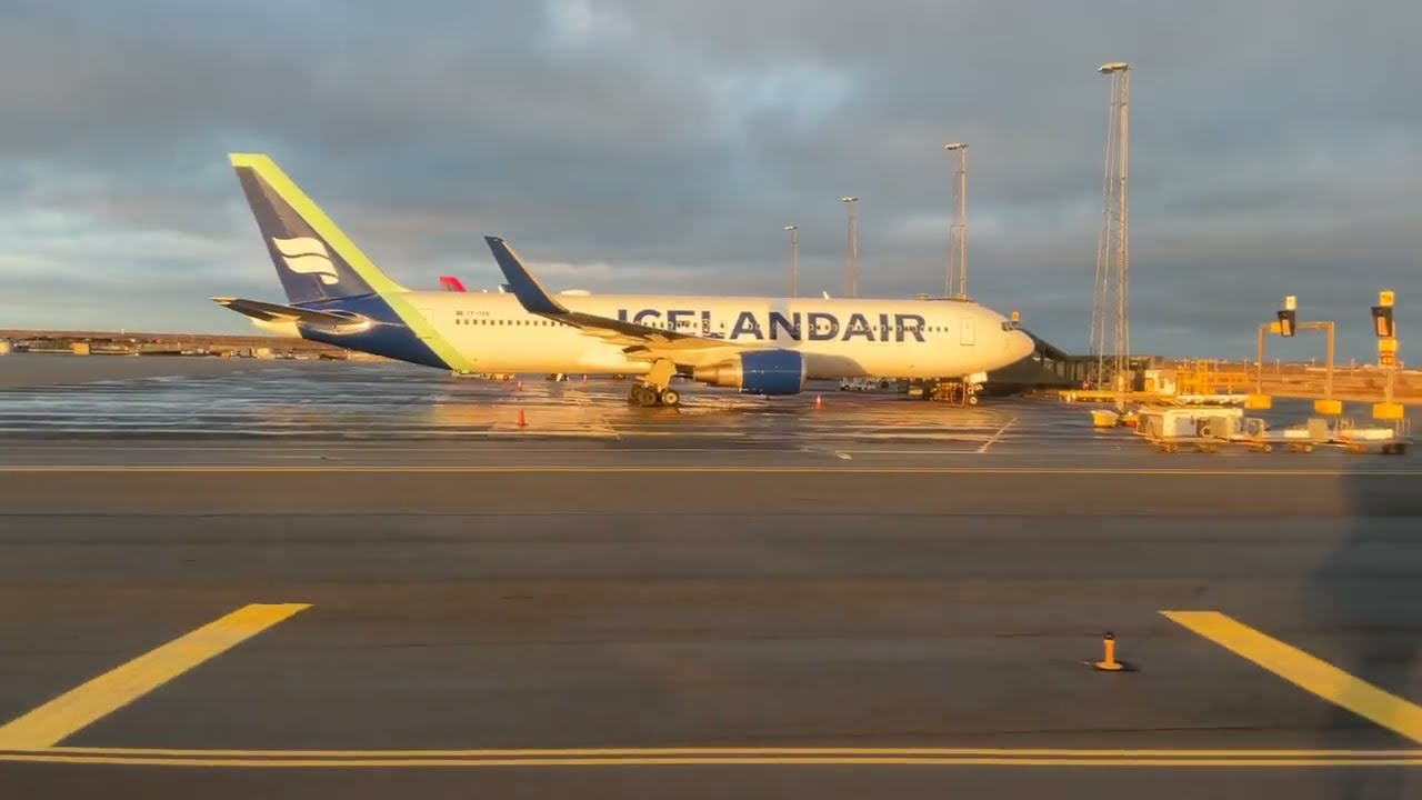 Landing roll and taxiing at Keflavík International Airport (Iceland)