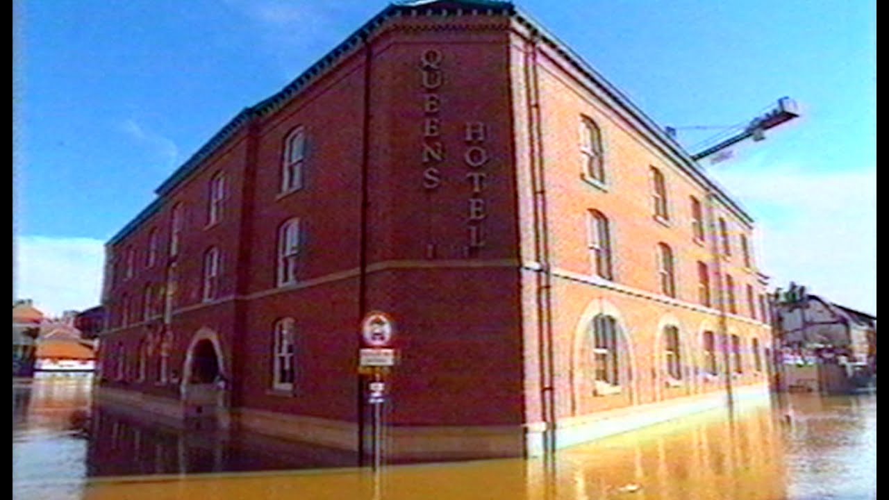 York Floods 2000 - (Look North News)