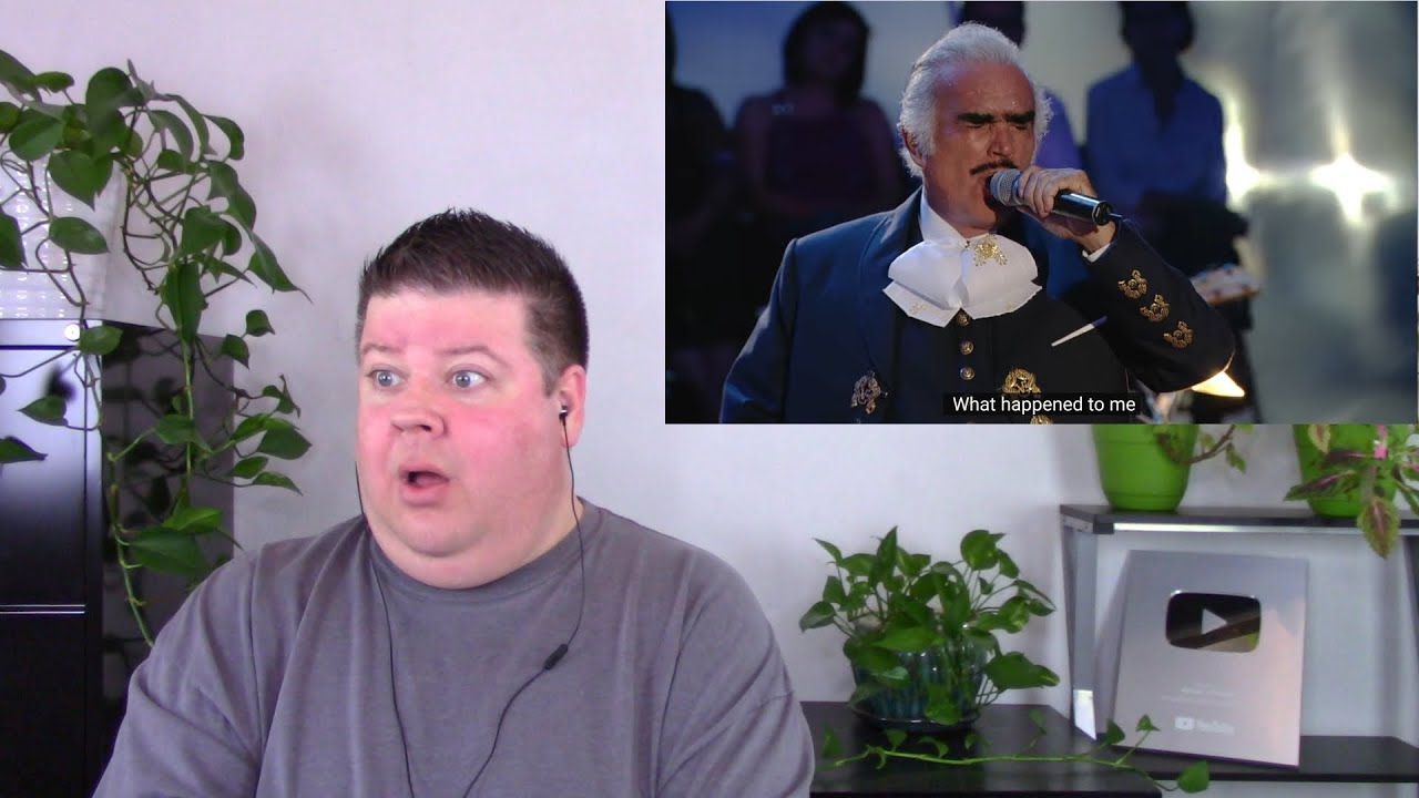 Voice Teacher Reacts to Vicente Fernández - A Pesar de Todo